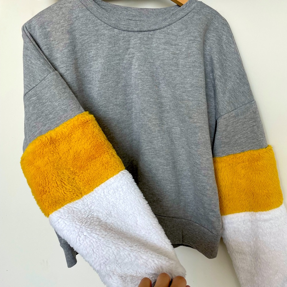 PUFF SLEEVE SWEATER